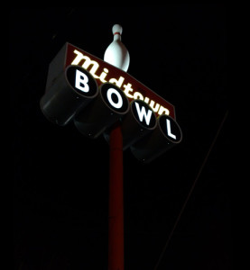 Moto X Pure - Sign, Low Light